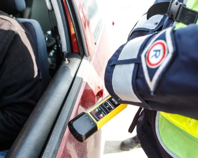 Prowadził po kilku piwach i z sądowym zakazem prowadzenia pojazdów