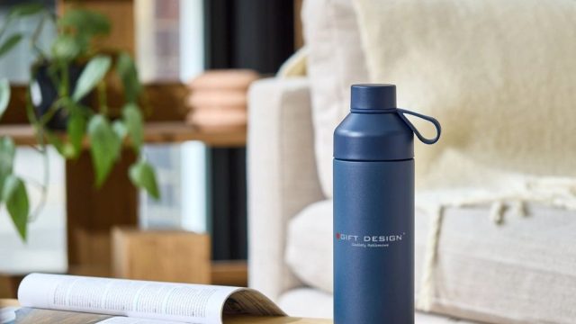 Butelki i bidony reklamowe – idealne gadżety na początek roku szkolnego